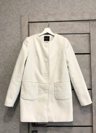 Пальто белое