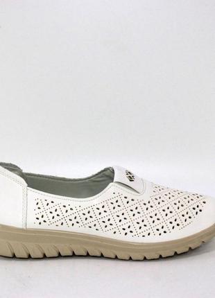 Женские бежевые летние перфорированные туфли на резинке4 фото