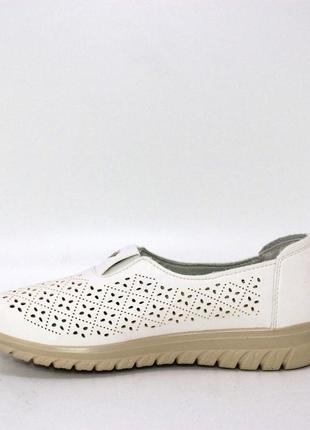Женские бежевые летние перфорированные туфли на резинке2 фото