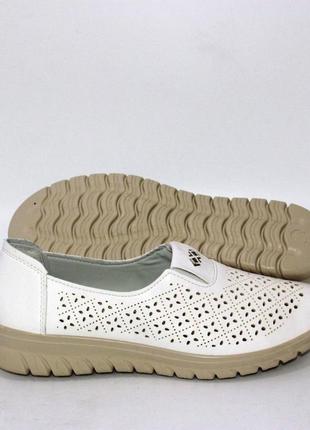 Женские бежевые летние перфорированные туфли на резинке1 фото
