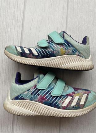 Дитячі кросівки adidas 19 см. устілка.