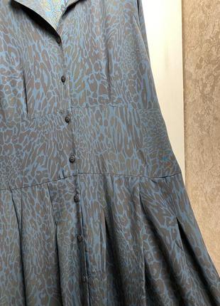 Изумрудное нарядное платье в анималистичный принт большого размера7 фото