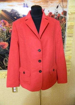 Жіночий піджак пальто червоний розмір 52-54 basler.