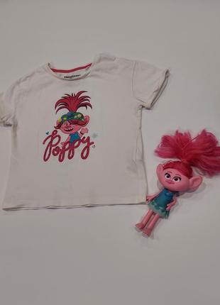 Классная футболка trolls от c&a с розочкой белая 3-5 лет3 фото