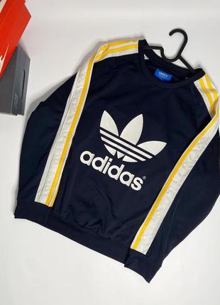Свитшот на лампасах adidas