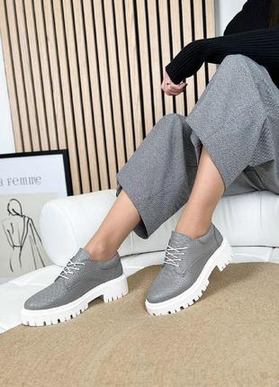 Супер стильные кожаные женские туфли с тиснением под питона  💙💛🏆5 фото