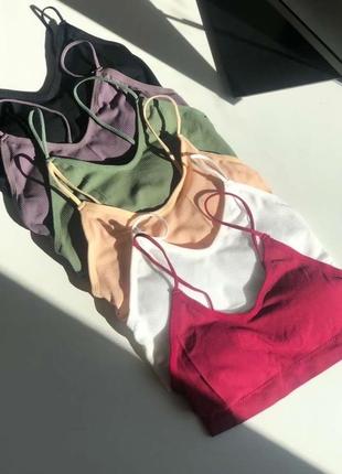 Базовий топ-бра з суцільними чашками | еластичний безшовний топ на тонких бретелях