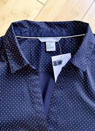 Темно-синя,приталена сорочка в крапочку