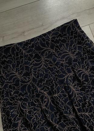 Темно-синяя асимметричная кружевная юбка с цветочной вышивкой миди zara6 фото