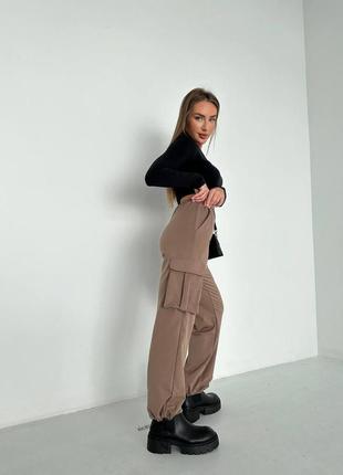Женские однотонные прямые штаны с накладными карманами (черный, хаки, мокко, молоко); размер: 42-44, 46-482 фото