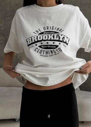 Женская повседневная однотонная белая футболка с коротким рукавом brooklyn; размер: 42-465 фото