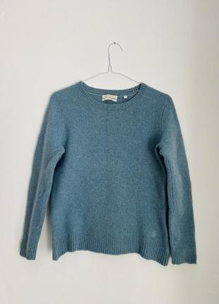 Голубой шерстяной свитер