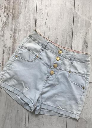 Стильні завищені шорти на гудзиках