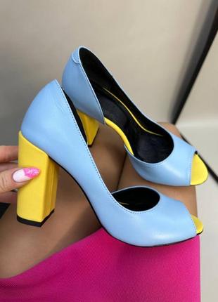 Шикарні жовто блакитні туфлі olimp з відкритим носком натуральна шкіра 35-41
