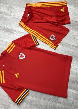 Adidas костюм футбольный 11-12 лет 152 см шорты футболка wales красный2 фото