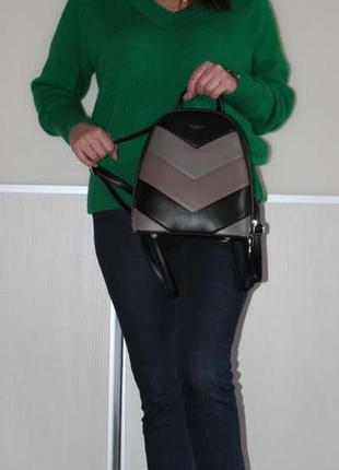 Дуже гарний, стильний, якісний рюкзак жіночий.1 фото