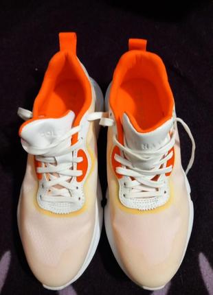 Кроссовки оранжевые