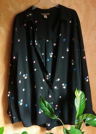 Блуза чёрная с узором  (маленькие цветочки (белые, розовые, синие))1 фото