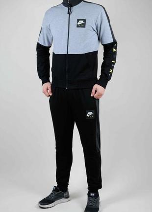 Мужской спортивный костюм nike i puma ferrari.
