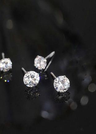 Сережки-цвяшки, пусети з фіанітами (штучними діамантами)