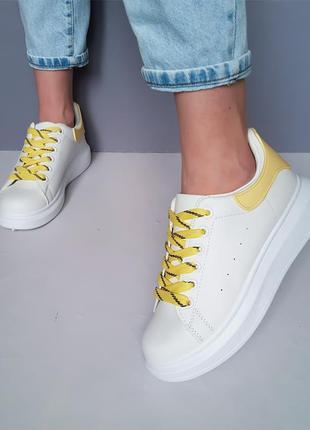 Кроссовки женские белые с желтой шнуровкой3 фото