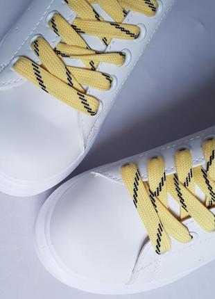 Кроссовки женские белые с желтой шнуровкой4 фото