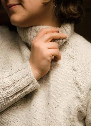 Белый твидовый свитер