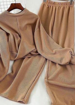 Костюм жіночий