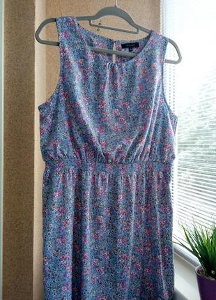 Красивое летнее платье в мелкий цветочный принт3 фото