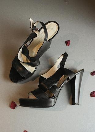 Босоножки черные кожаные на высоком каблуке летние кожа туфли