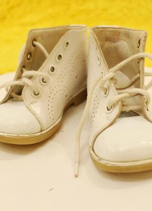 Кожаные белые ботиночки