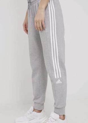 Спортивные штаны adidas