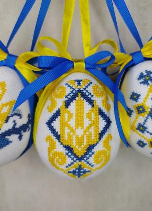 Пасхальные яйца с украинской символикой3 фото