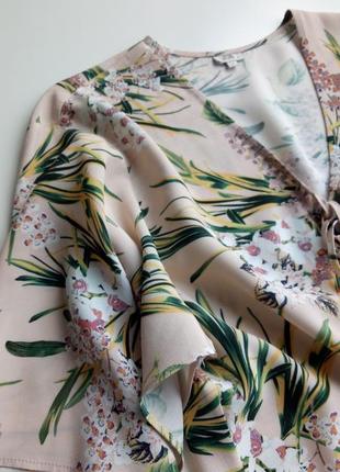 Красивая стильная блуза свободного силуэта в цветочный принт из натуральной ткани7 фото