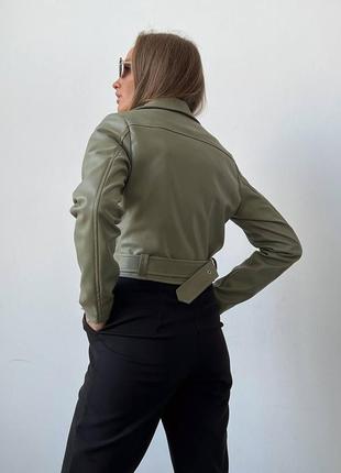 Укороченная кожаная куртка косуха хаки оливковая4 фото