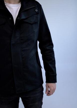 Демисезонная куртка чёрная из плотной ткани8 фото