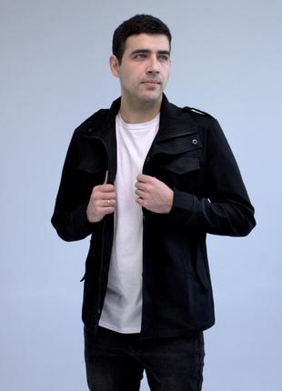 Демисезонная куртка чёрная из плотной ткани2 фото
