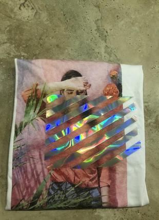 Красивая футболка с принтом