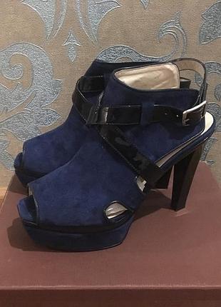 Шикарные босоножки италия florangelo. босоножки лаковые замш кожа