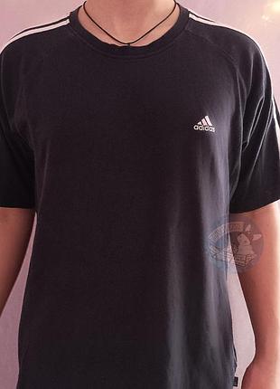 Черная футболка adidas