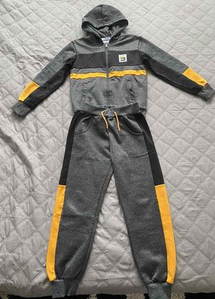 Спортивний костюм