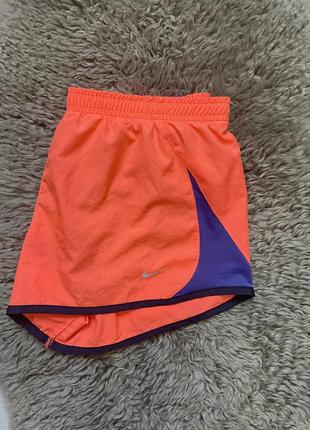 Яркие шорты nike dri-fit3 фото