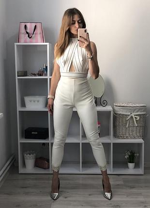 Штаны белые с красивым низом kaleidoscope