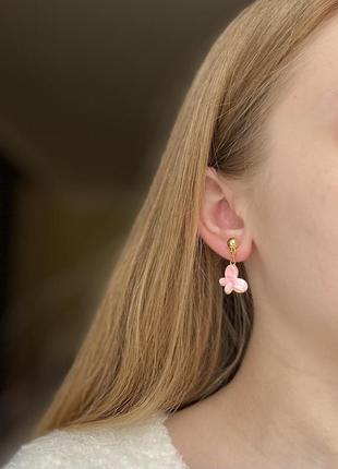 Золотистые серьги бабочки