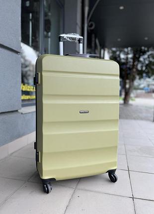 Валіза пластикова wings at01 середня m оливкова