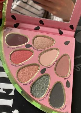 Палетка тіней too faced