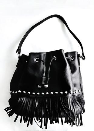 Стильная сумка с бахромой и металлическими кнопками