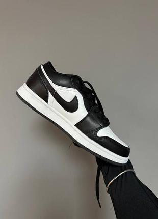 Nike air jordan retro 1 low “black / white”