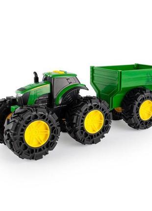 Игрушечный трактор john deere kids monster treads с прицепом и большими колесами (47353)