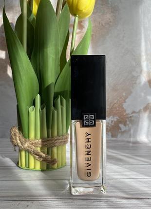 Тональная основа givenchy prisme libre skin-caring glow